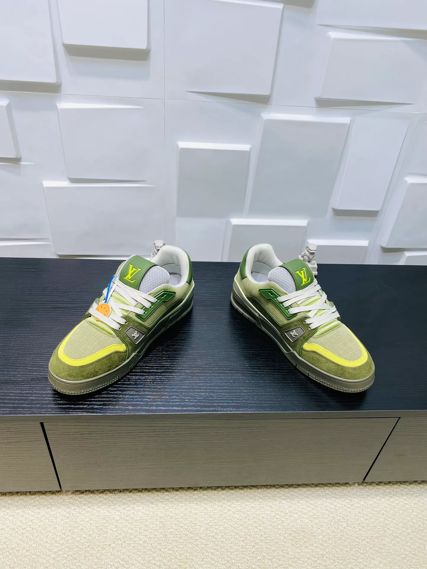 👟👟Ex-factory price 800👟👟 💰💰💰 Hot style 🆕🆕🆕𝙇𝙑 LV Louis Vuitton L House Donkey Brand Trainer Series Couple Style Casual Sports Shoes Skateboard Shoes Original Purchase Development Production Production This pair of LV Trainer sneakers are made of a blend of technical materials with waterproof properties. The meticulously crafted upper is notable for its many signature details, including Louis Vuitton and #54 in script, referencing the year 1854. Exquisite packaging at the delivery counter🛍📦 ▪️Fabrics: Original customized imported cowhide ▪️Inner lining: Original customized breathable mesh ▪️Outsole: Original open-molded non-slip TPU combination outsole ▪️Sole thickness: 3 cm ▪️Size: Women's 35-41 / Men's 38-46
